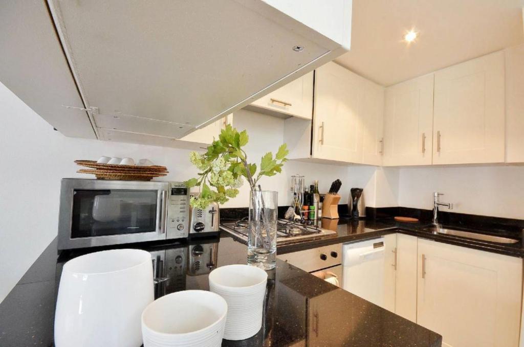 Piccadilly Circus Apartments لندن الغرفة الصورة