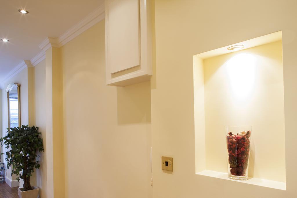 Piccadilly Circus Apartments لندن الغرفة الصورة