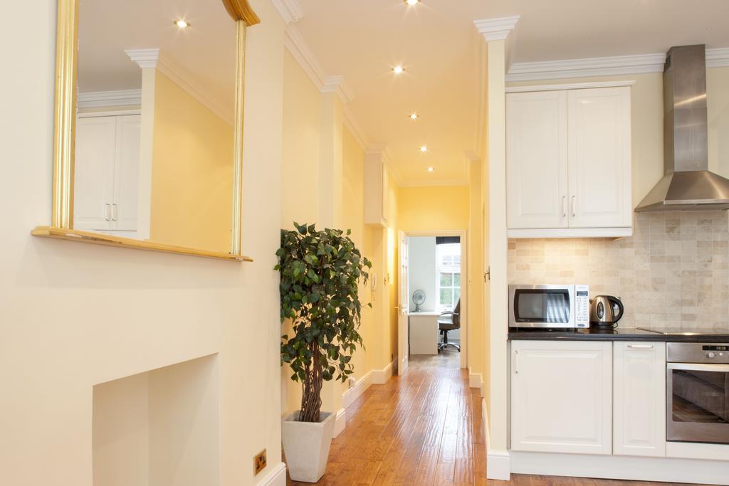Piccadilly Circus Apartments لندن الغرفة الصورة